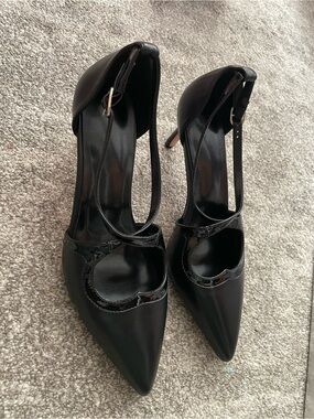 Elegant Black Pointed-Toe Women's Heels with Ankle Strap -Low heels